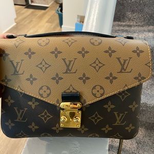 Designer inspired pochette mettis